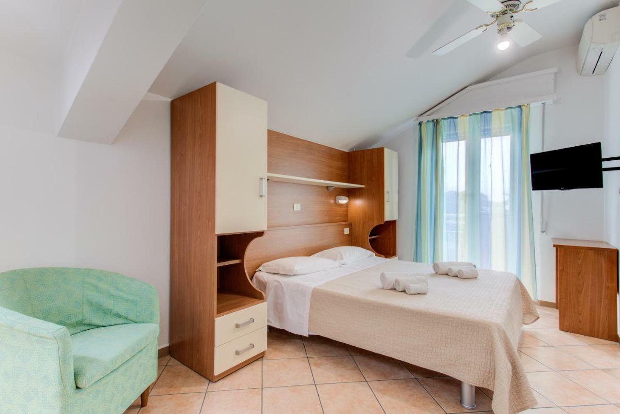 Hotel Cimarosa Riccione Zimmer foto