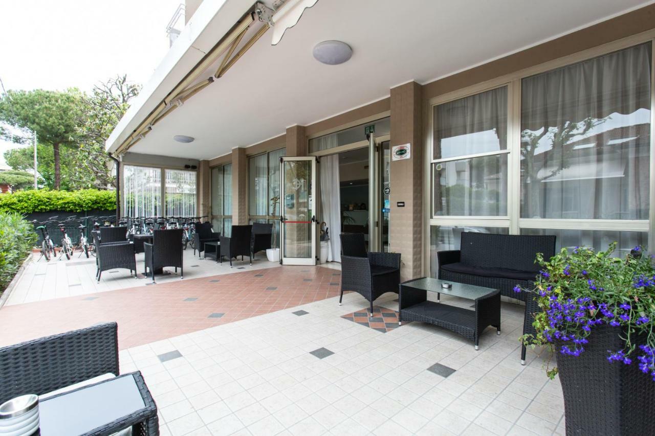 Hotel Cimarosa Riccione Exterior foto