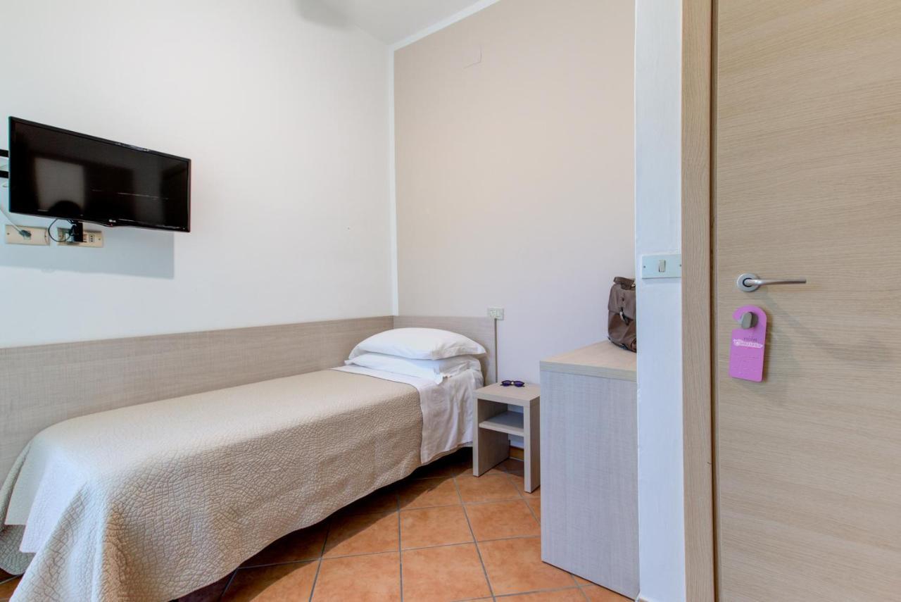 Hotel Cimarosa Riccione Zimmer foto